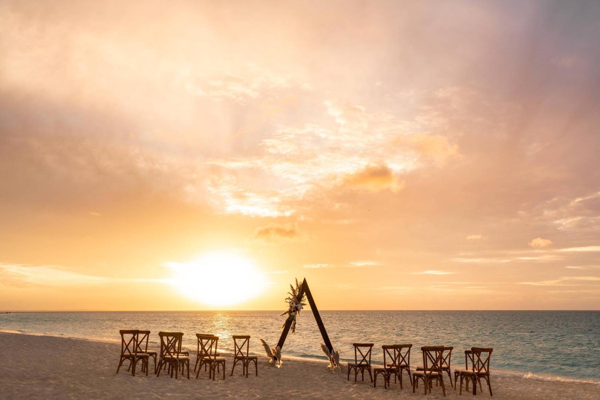 The Ritz-Carlton, Turks & Caicos Hotel Grace Bay Exterior photo