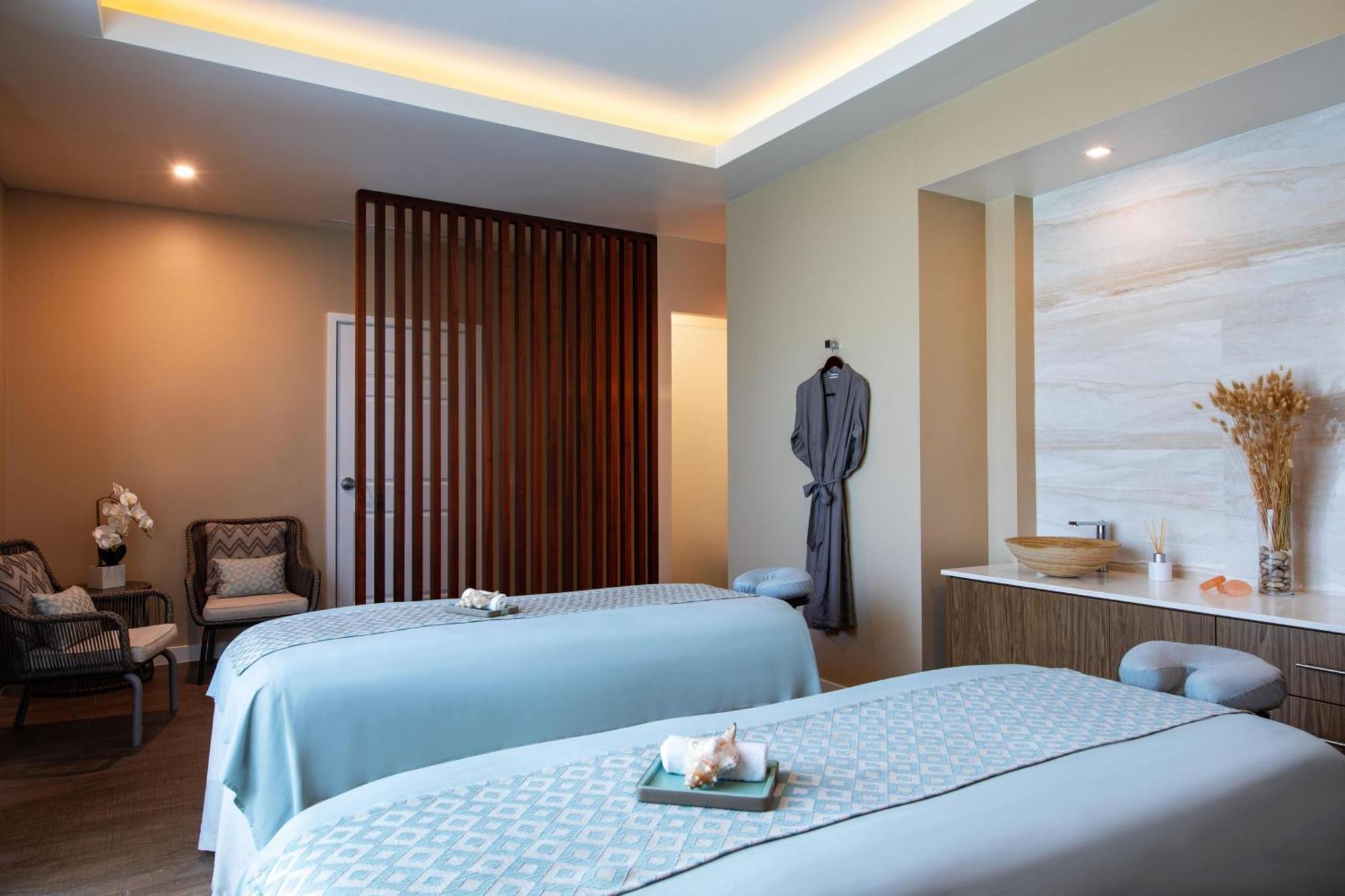 The Ritz-Carlton, Turks & Caicos Hotel Grace Bay Exterior photo