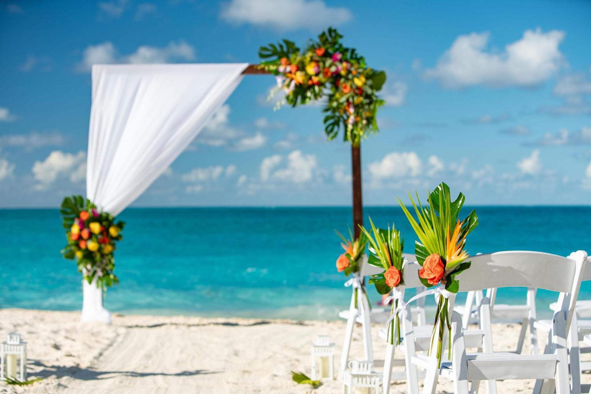 The Ritz-Carlton, Turks & Caicos Hotel Grace Bay Exterior photo