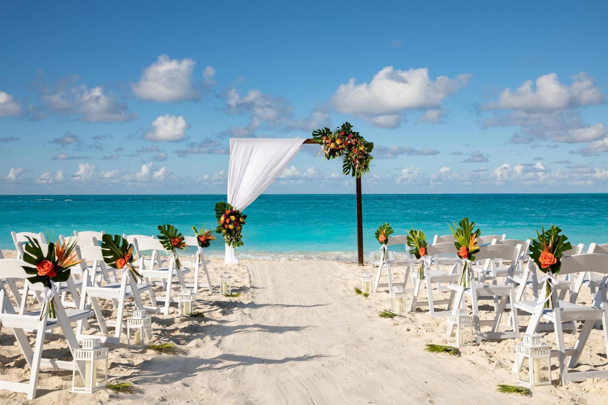 The Ritz-Carlton, Turks & Caicos Hotel Grace Bay Exterior photo